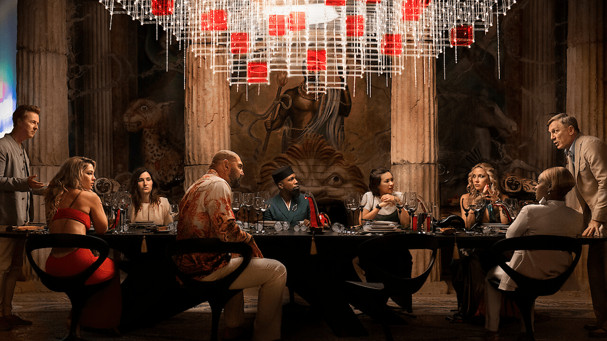 Des poignards dans le dos : Le mystère de l'oignon de verre continue de grimper dans la liste des 10 meilleurs films de Netflix