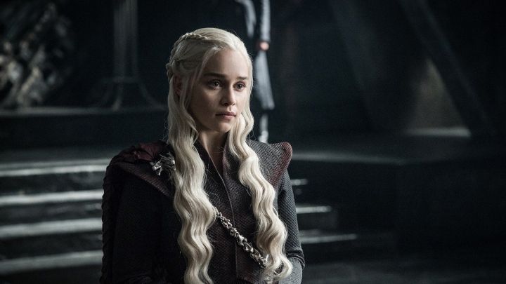Emilia Clarke révèle la raison pour laquelle elle n'a pas encore vu La Maison du Dragon : "Pouvez-vous me pardonner ?"