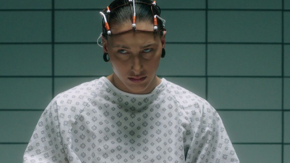 Les stars de la WWE John Cena et Rhea Ripley recréent une scène emblématique de Stranger Things pour WrestleMania 39