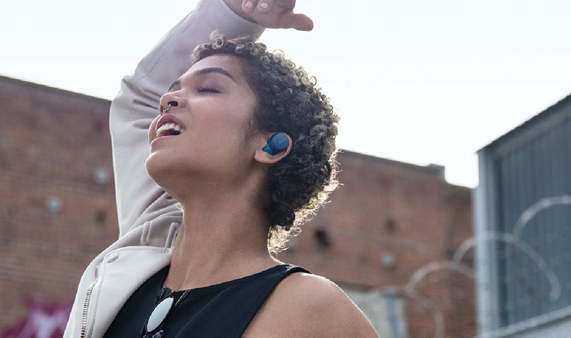 Ces écouteurs sans fil Sony offrent jusqu'à 18 heures de lecture pour moins de 90 euros