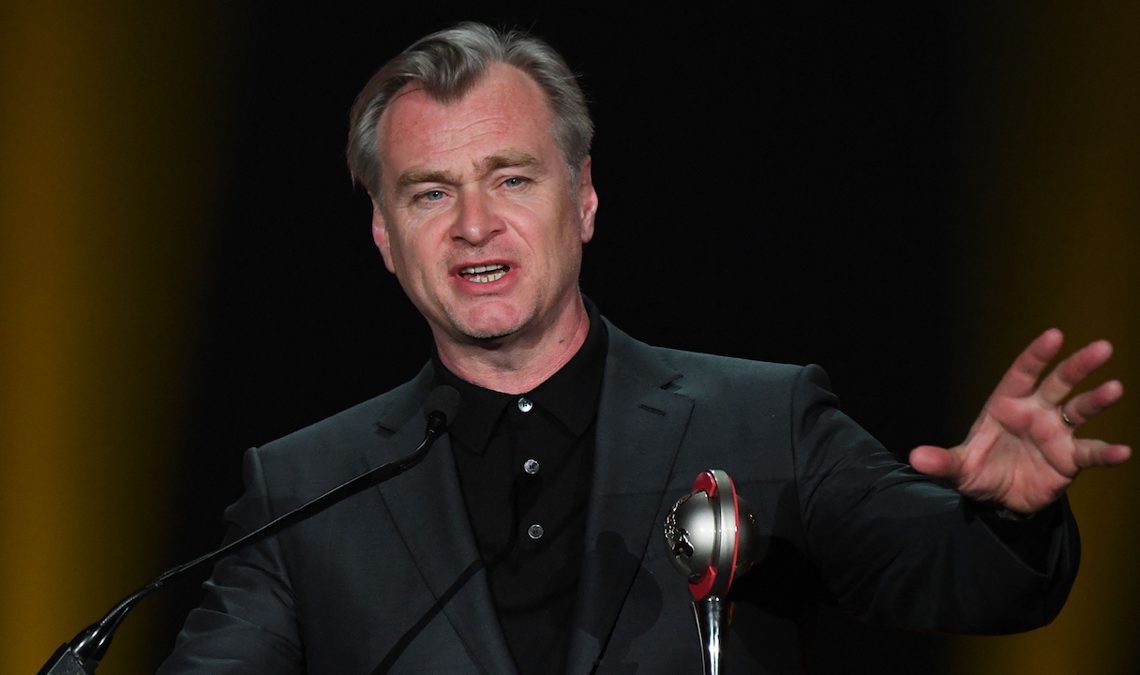 Christopher Nolan dit que ce serait "un privilège incroyable" de réaliser un film de James Bond