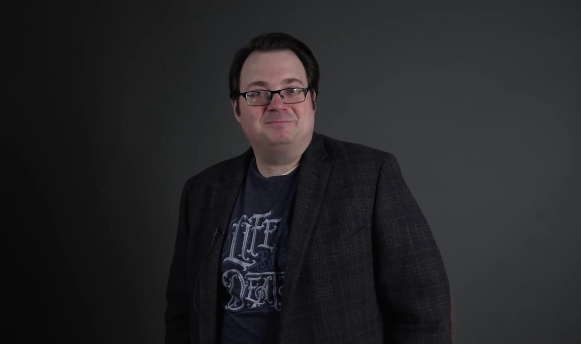 Brandon Sanderson travaille sur un jeu de construction de deck qui sortira en 2024