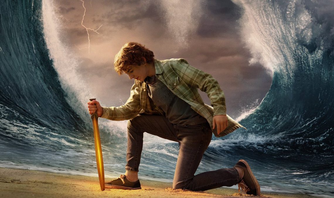 Nouvelles images et affiche officielle de Percy Jackson et les Olympiens, la prochaine série Disney+