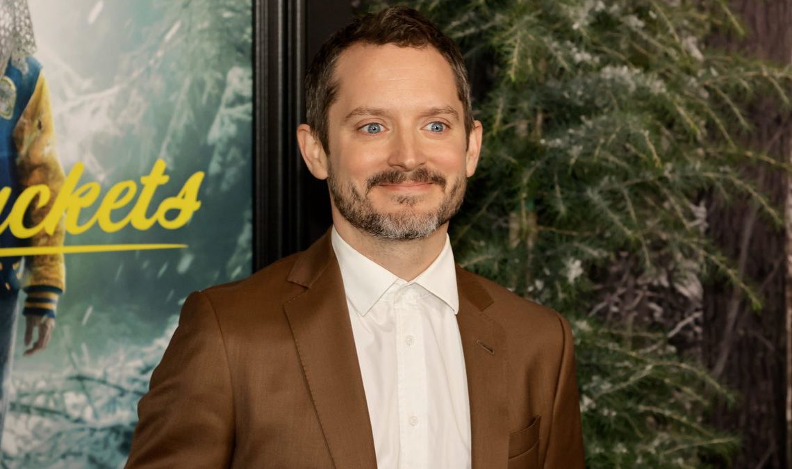 Les photos d'Elijah Wood dans "The Toxic Avenger" semblent refléter son avenir si la bague parvient à le corrompre complètement