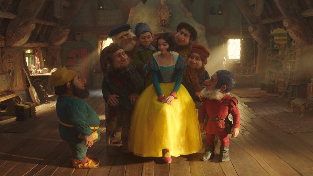 Disney partage la première image du remake live-action de Blanche-Neige et retarde la date de sortie du film