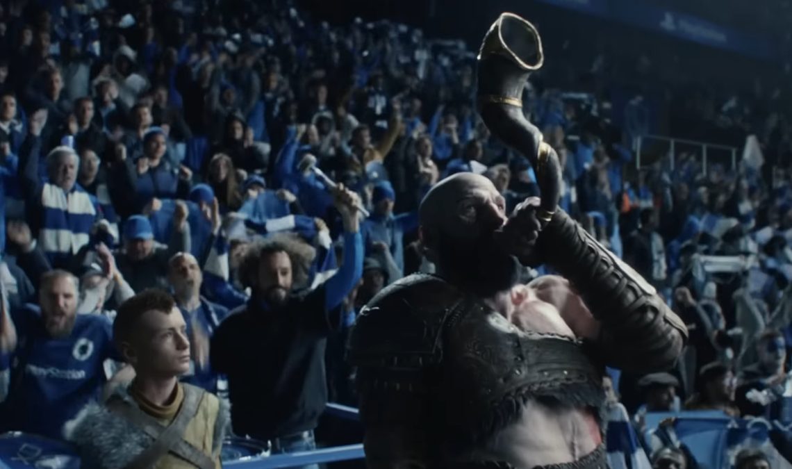 PlayStation montre Kratos faisant rugir les fans dans un nouveau spot de la Ligue des champions
