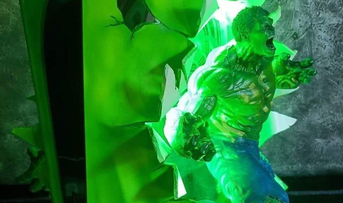 Cette coque PS5 personnalisée avec Hulk capture toute la force destructrice du héros Marvel