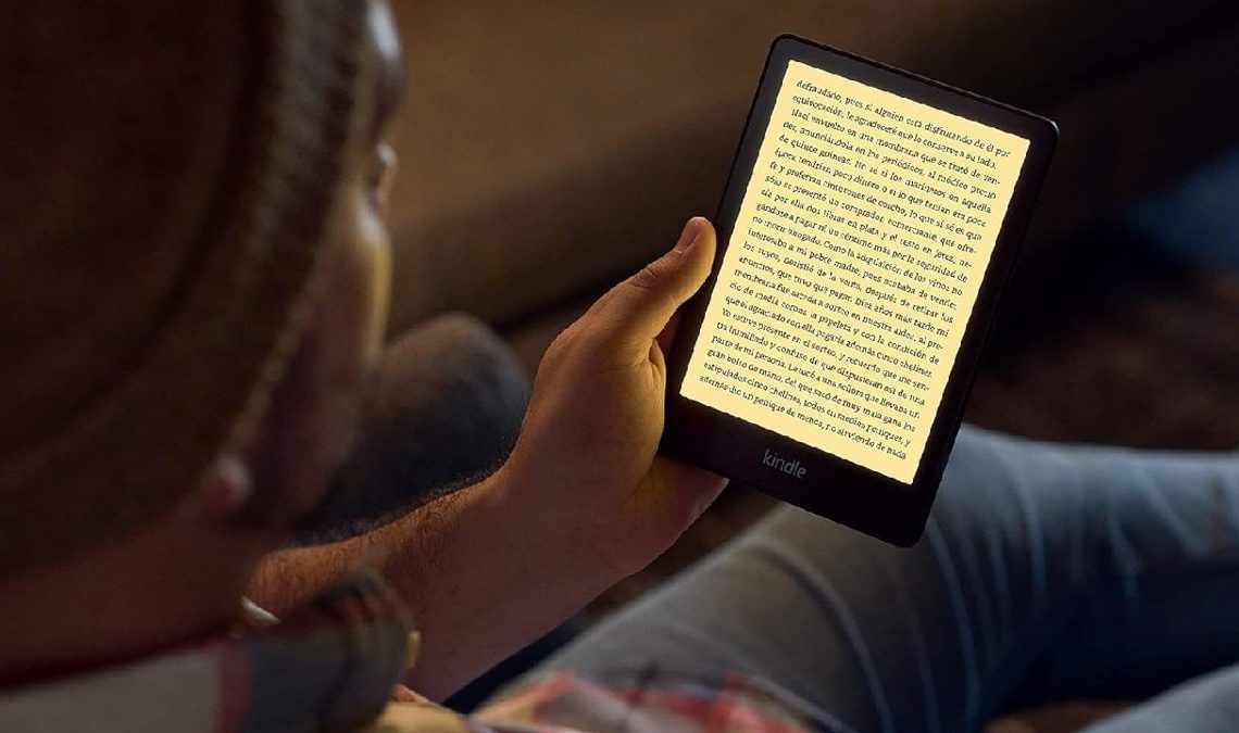 Ce Kindle avec un écran de 6,8 pouces se replie et dispose de 16 Go de stockage