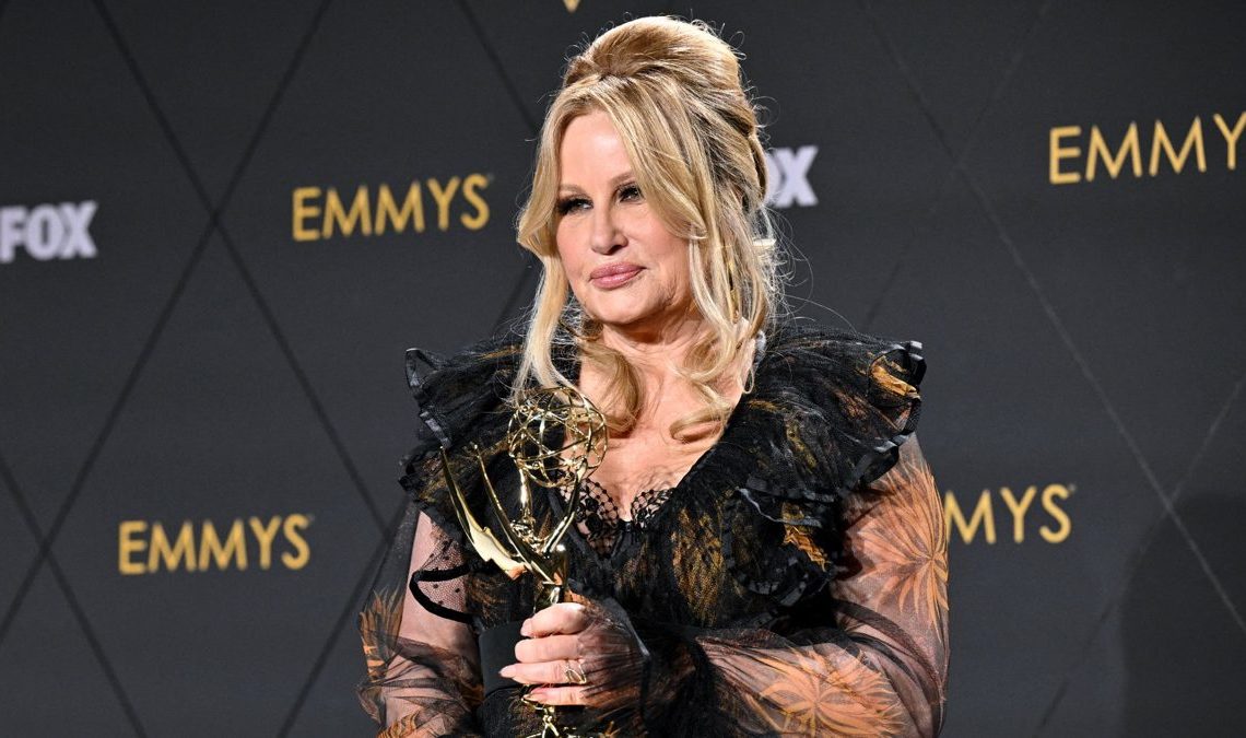 Jennifer Coolidge rejoint Jason Momoa et Jack Black dans le film Minecraft