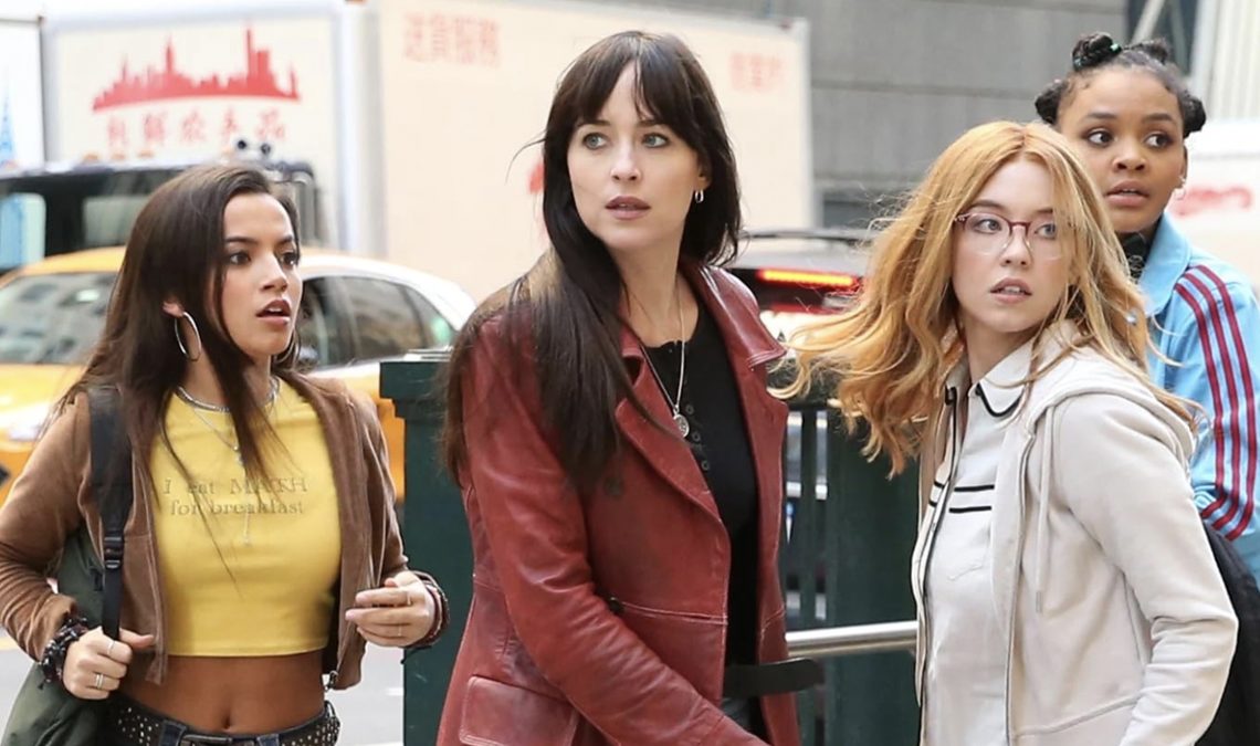 La nouvelle affiche officielle de Madame Web offre un bon aperçu des quatre protagonistes