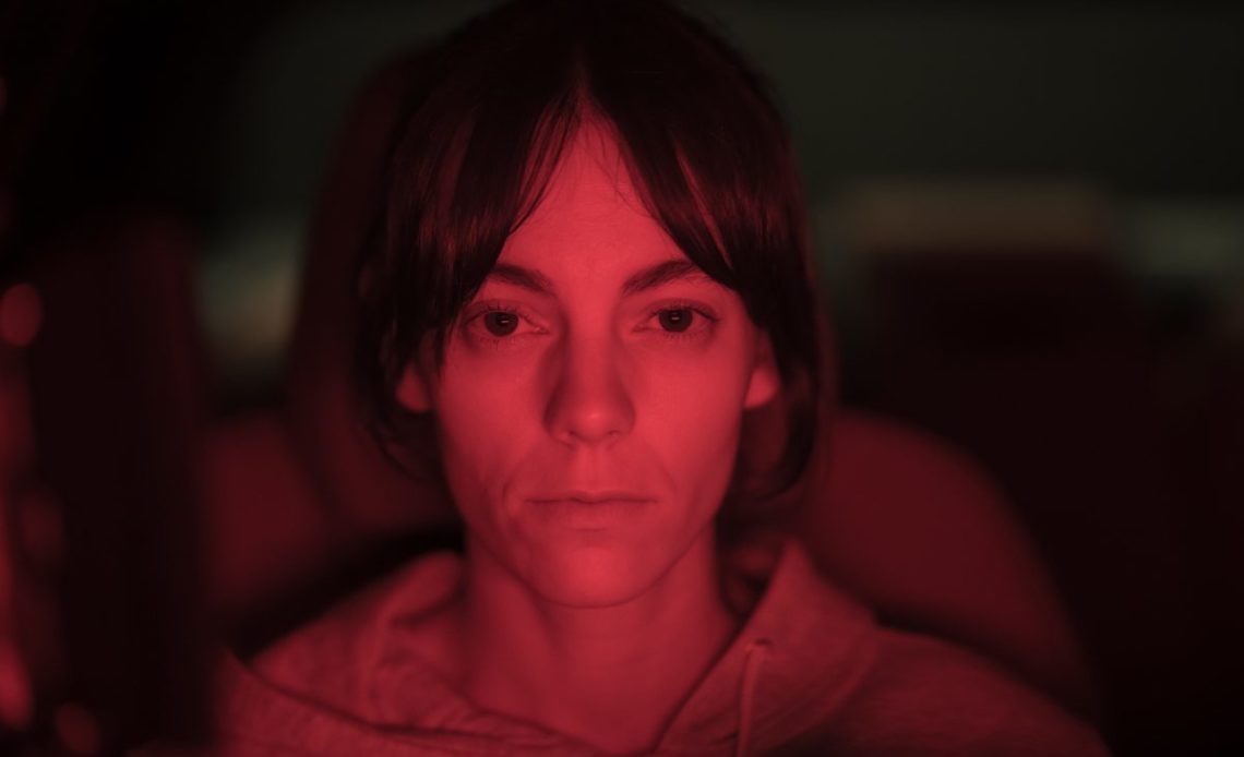 Ce projet de police secrète va vous tenir éveillé : la série Red Queen reçoit son premier trailer grâce à Amazon