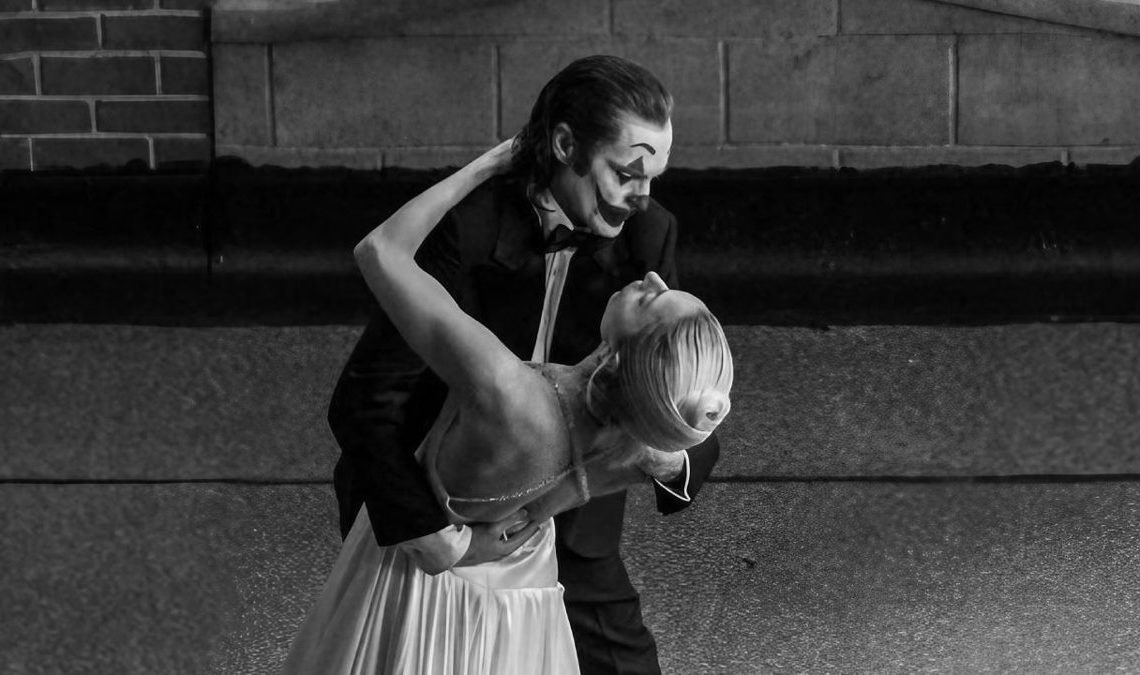 Les photos de Joker 2 pour la Saint-Valentin montrent Lady Gaga dansant avec Joaquin Phoenix