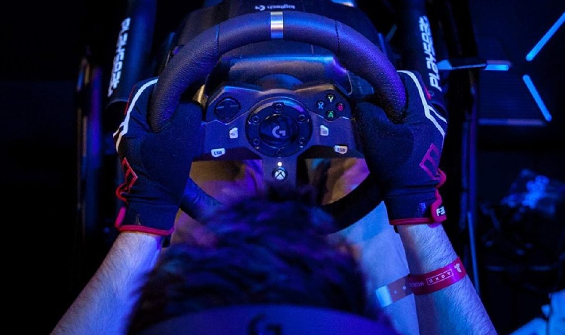 Le meilleur volant de course est Logitech et il bénéficie d'une réduction brutale