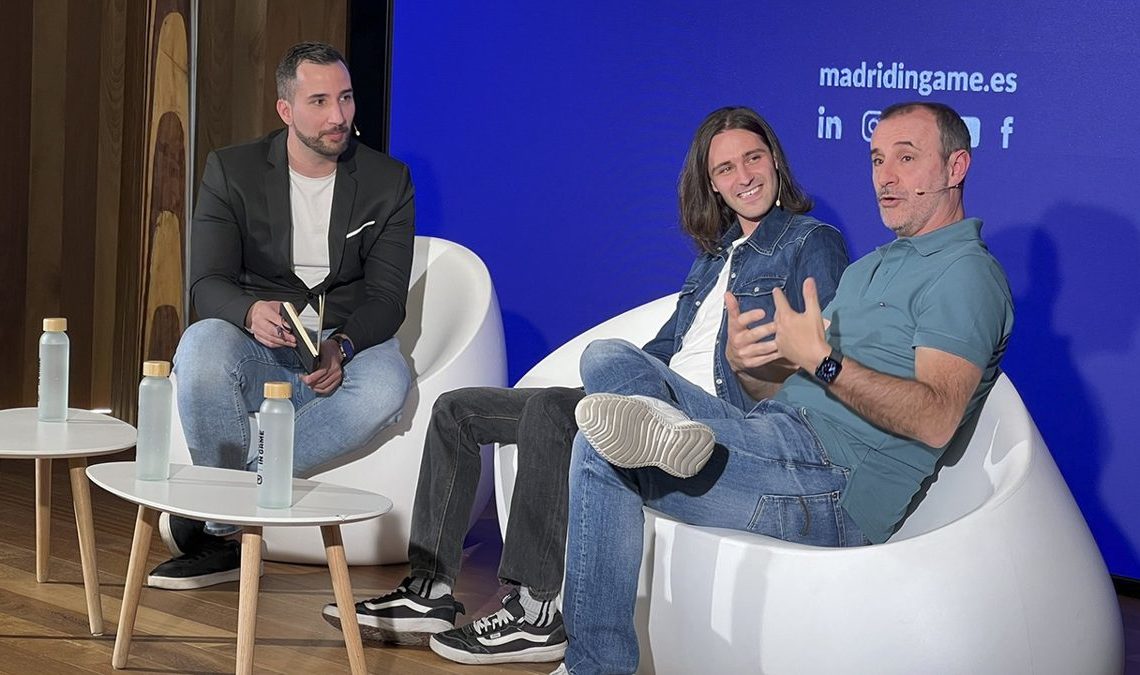 Les grandes voix de Batman et Spider-Man réfléchissent au doublage en Espagne