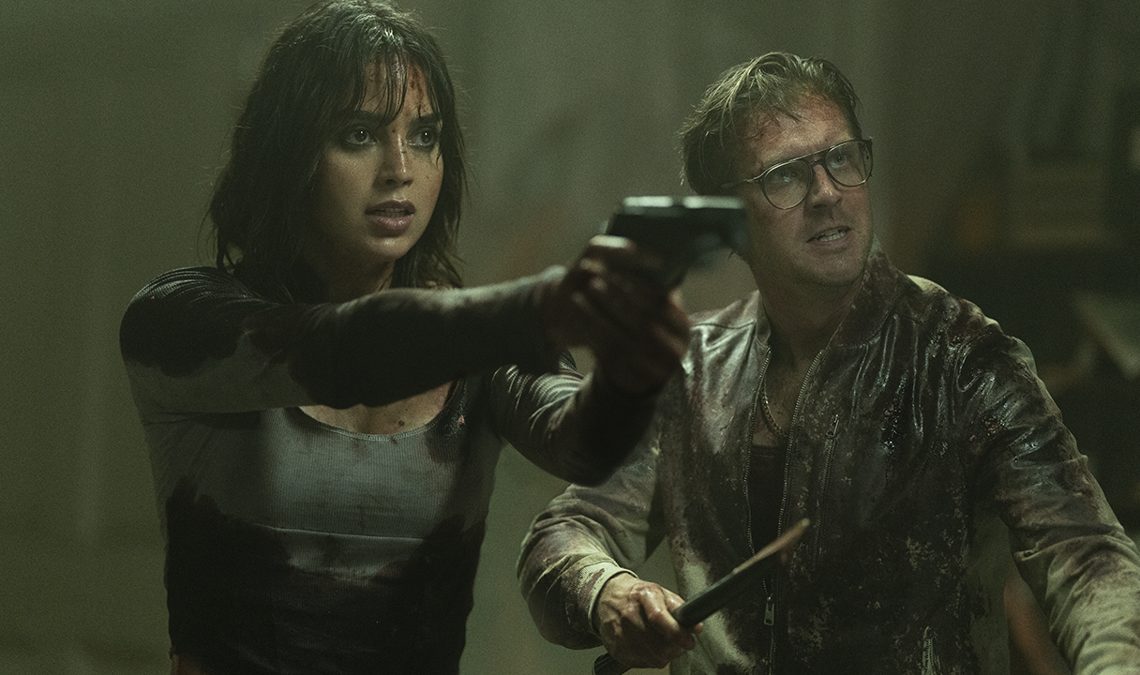 Melissa Barrera présente son personnage de la terrifiante Abigail dans ce clip exclusif