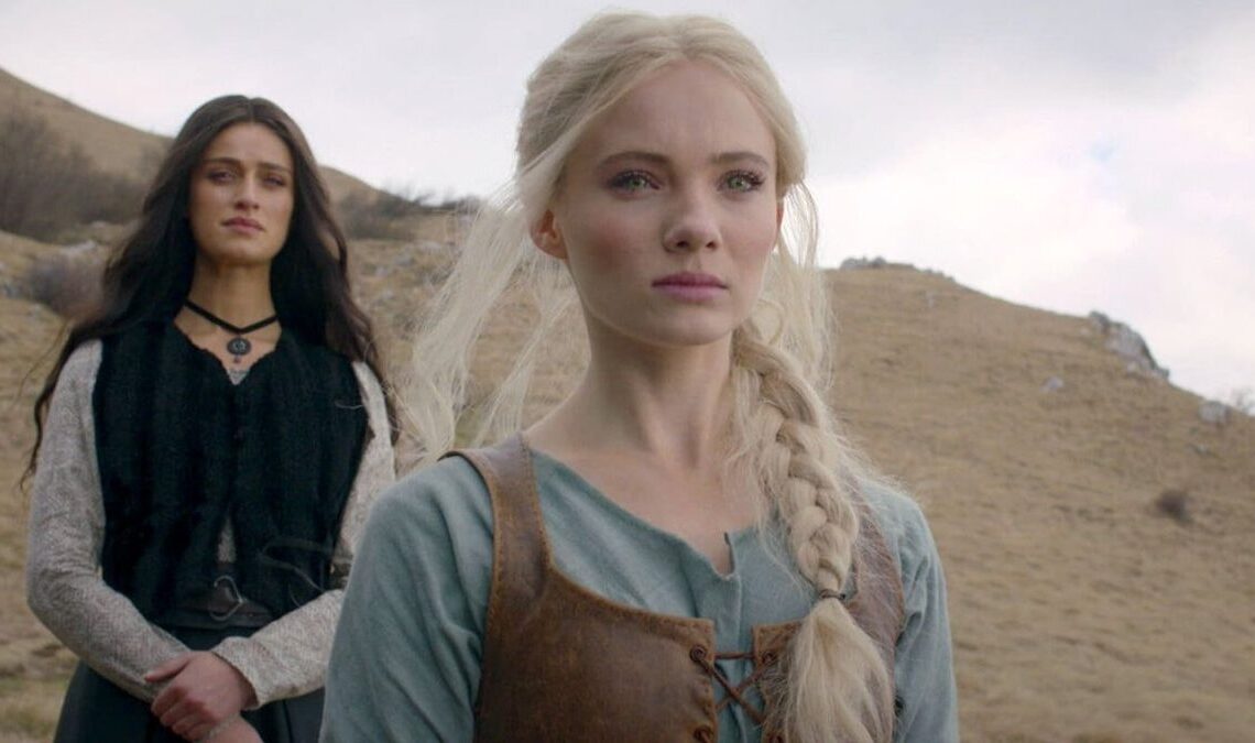 Freya Allan, Ciri dans The Witcher, veut que les fans donnent une chance à Liam Hemsworth