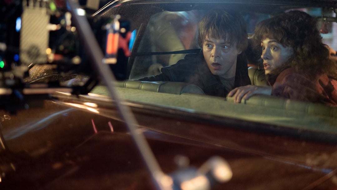 La cinquième saison de Stranger Things montre Jonathan et Nancy débarqués dans de nouvelles images inédites