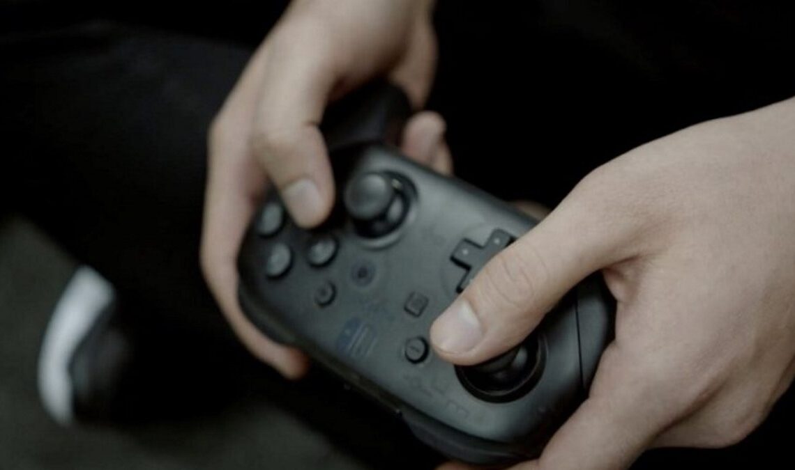 La manette Nintendo Switch Pro reste la meilleure option, et désormais elle ne coûte que 49,99 euros