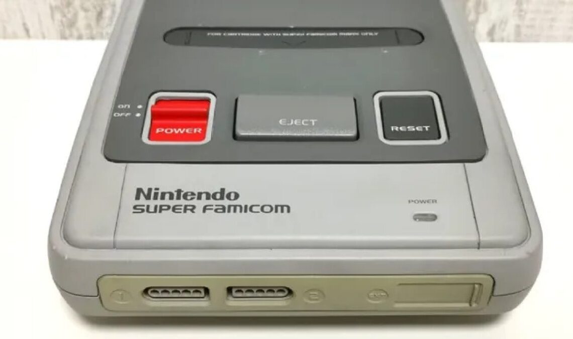 Une Super Famicom de Nintendo, la "mère" de la NES, mise aux enchères au Japon pour un véritable pâturage