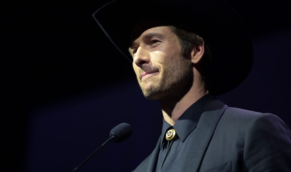 Glen Powell de Twisters dit que sa « vision sauvage » de Batman ne correspondrait pas au ton de Matt Reeves