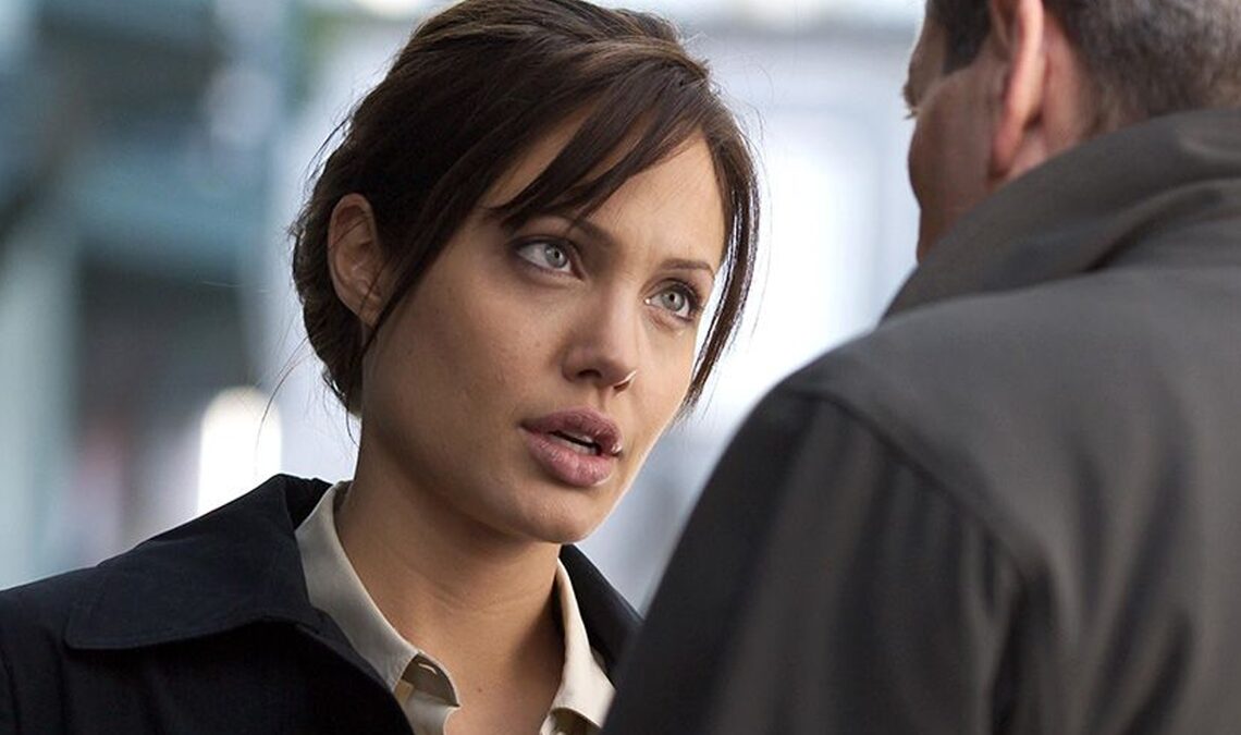 Angelina Jolie poursuit un dangereux tueur en série dans ce thriller passionnant disponible sur Netflix