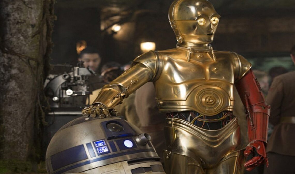 Pourquoi le C-3PO a-t-il un bras rouge dans Star Wars : Le Réveil de la Force ?