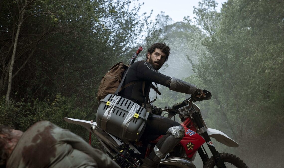 Extrait exclusif d'Apocalypse Z : Le début de la fin, montrant une poursuite choquante de zombies