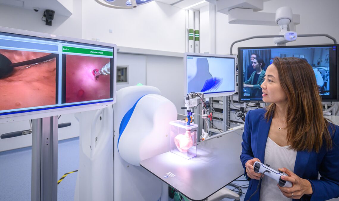 Ils utilisent une manette PlayStation Move pour faire fonctionner un cochon à 8 000 kilomètres