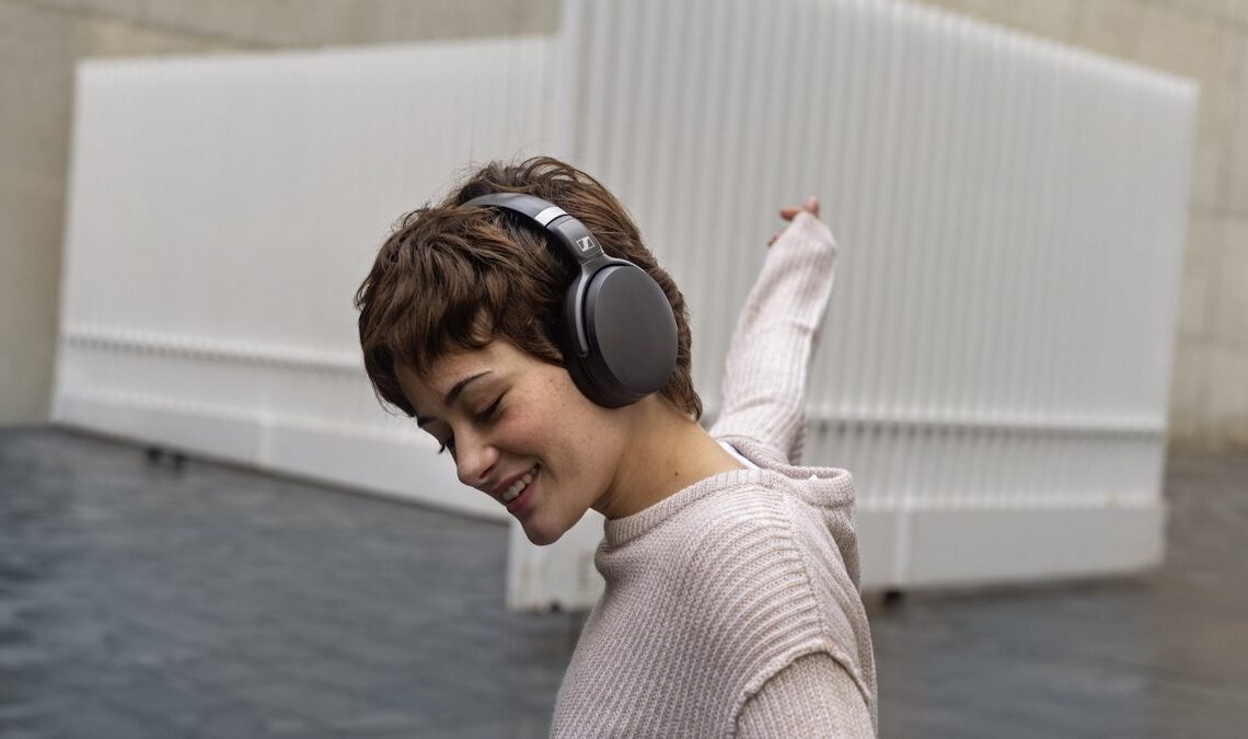 Casque Sennheiser avec suppression du bruit et 30 heures de batterie à leur prix le plus bas de tous les temps dans cette offre Black Friday