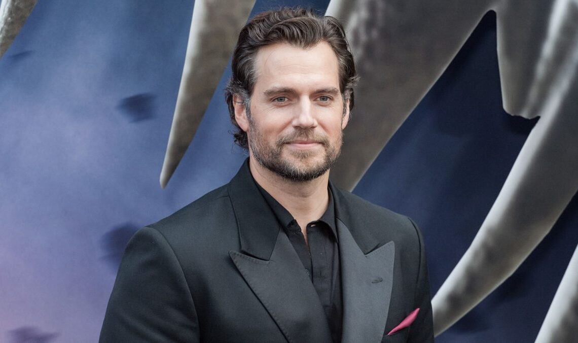 Henry Cavill incarne un maître d'arts martiaux qui s'entraîne depuis plus de 500 ans dans le nouveau The Immortals