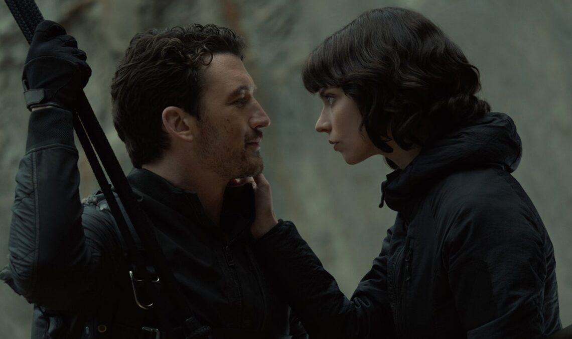 "Ils tombent amoureux grâce à leurs lunettes de sniper." Anya Taylor-Joy et Miles Teller parlent de leur nouveau film, The Gorge