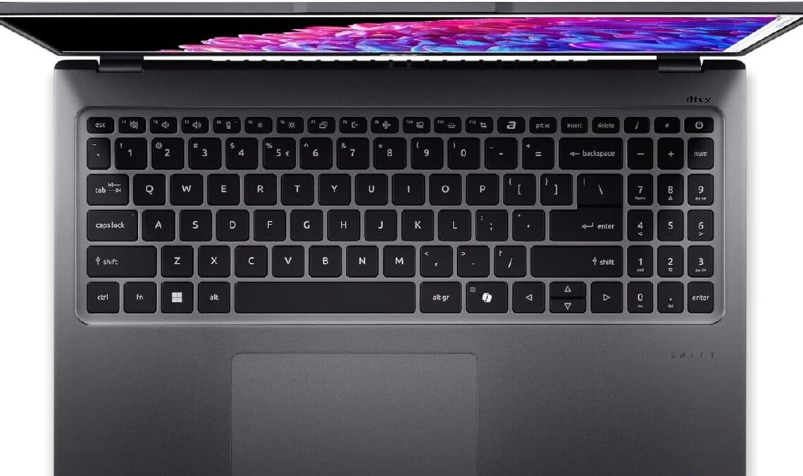 Cet ordinateur portable avec 1 To SSD et l'écran OLED s'effondre sur Amazon