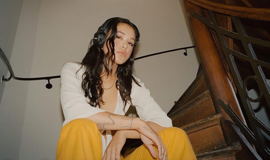 Un son de luxe, un design élégant et 80 heures d'autonomie : ces écouteurs Marshall sont désormais presque moitié prix