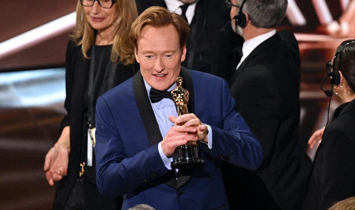 Conan O'Brien révèle les exigences étranges de l'Académie pour les statuettes des Oscars dans les publicités
