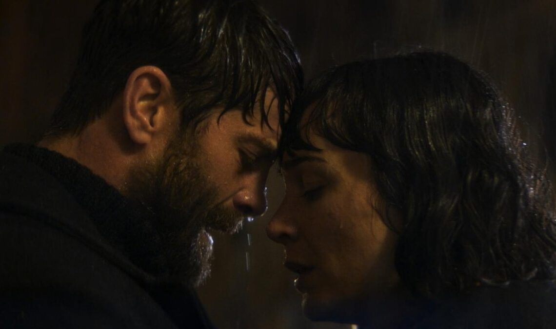 Critique d'un an et d'un jour: un drame romantique prévisible et un cliché, mais avec une bande-son remarquable