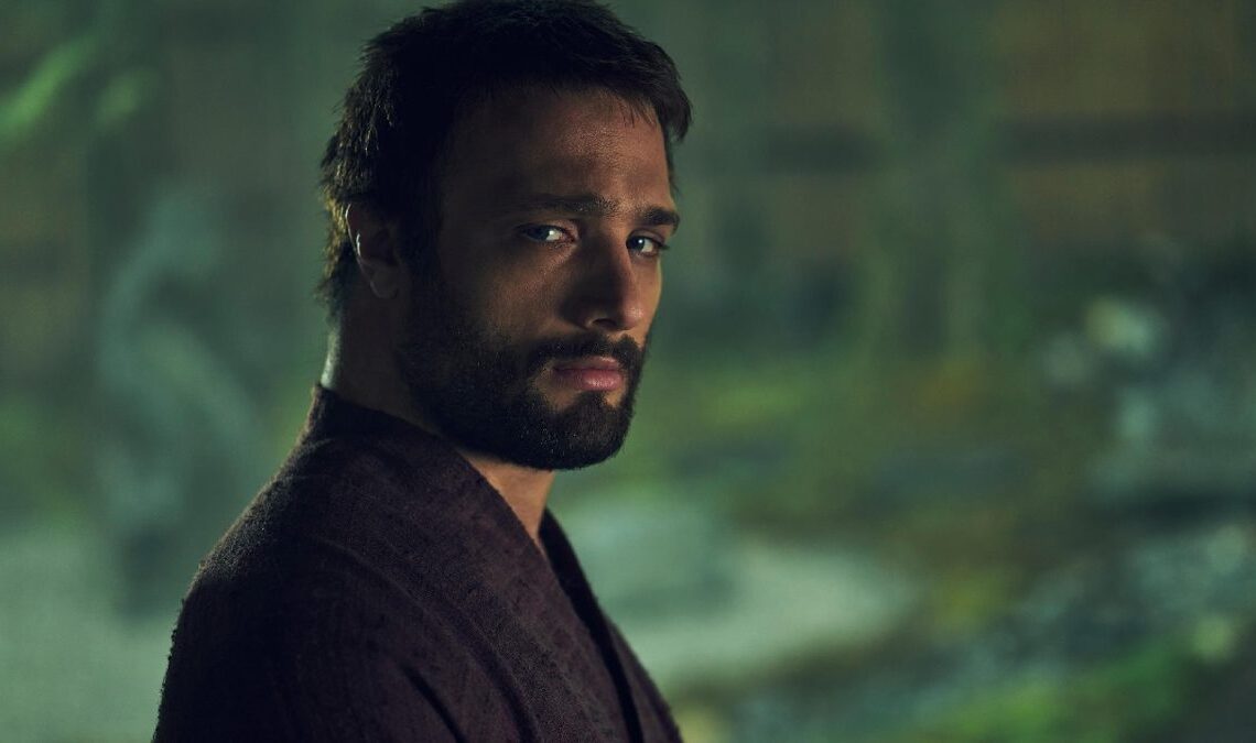 Le protagoniste de Shogun accroche le katana et se rend en Grèce pour le nouveau film Nolan