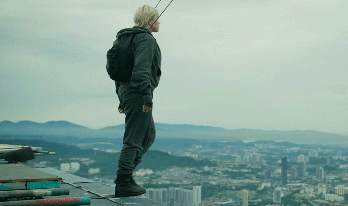 Il est clair que Florence Pugh n'a pas peur des hauteurs