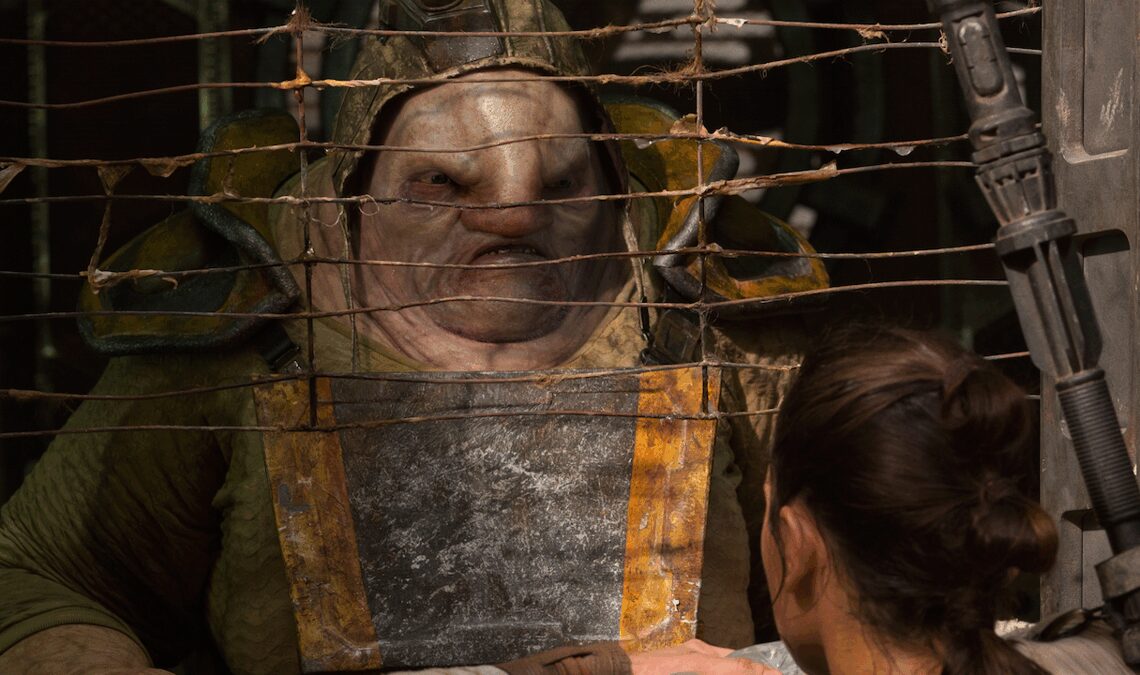 "Je l'ai à la maison, dans une boîte en verre." Simon Pegg dit que sa mémoire la plus précieuse l'a volée à l'ensemble Star Wars