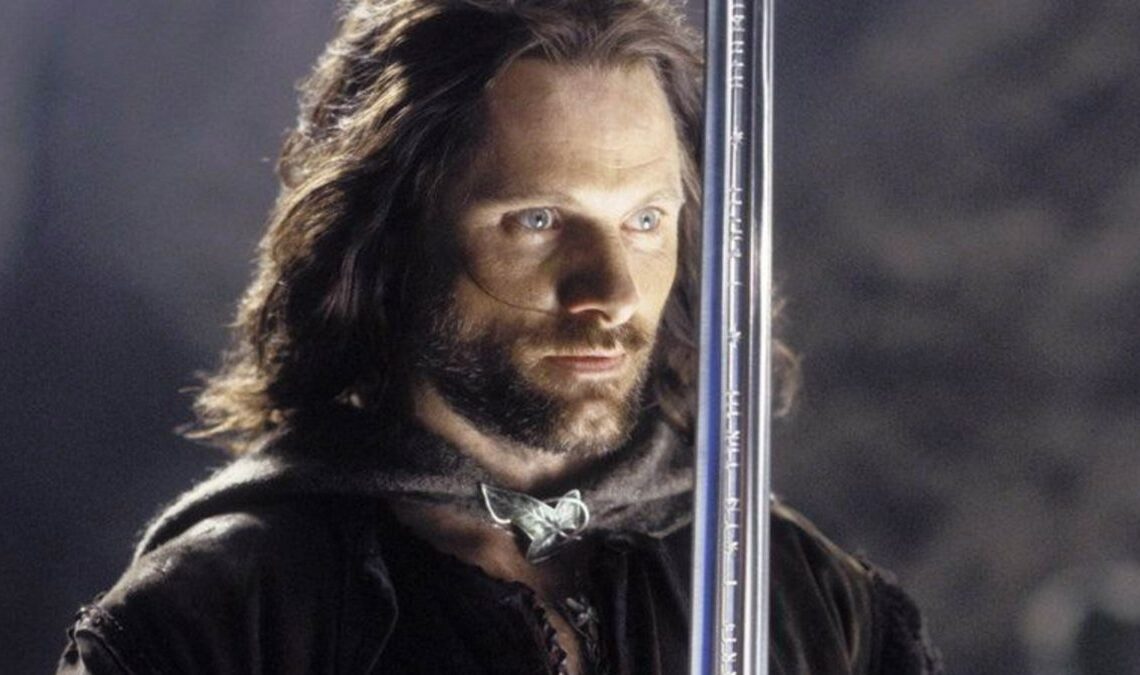 L'épée d'Aragorn cache un secret. Une histoire écrite en runes, avec un avertissement pour Sauron