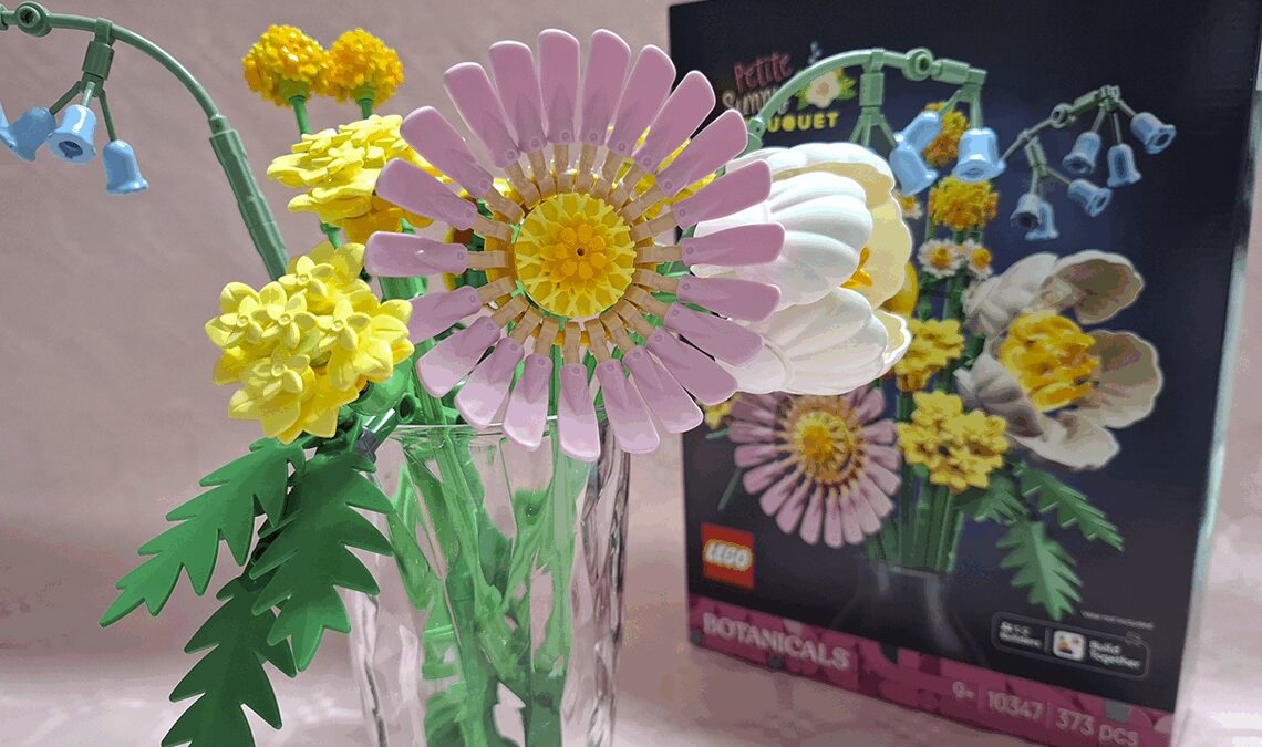 Nous entrons dans un monde de couleur addictif avec des plantes LEGO et ses rayons de soleil de bouquet