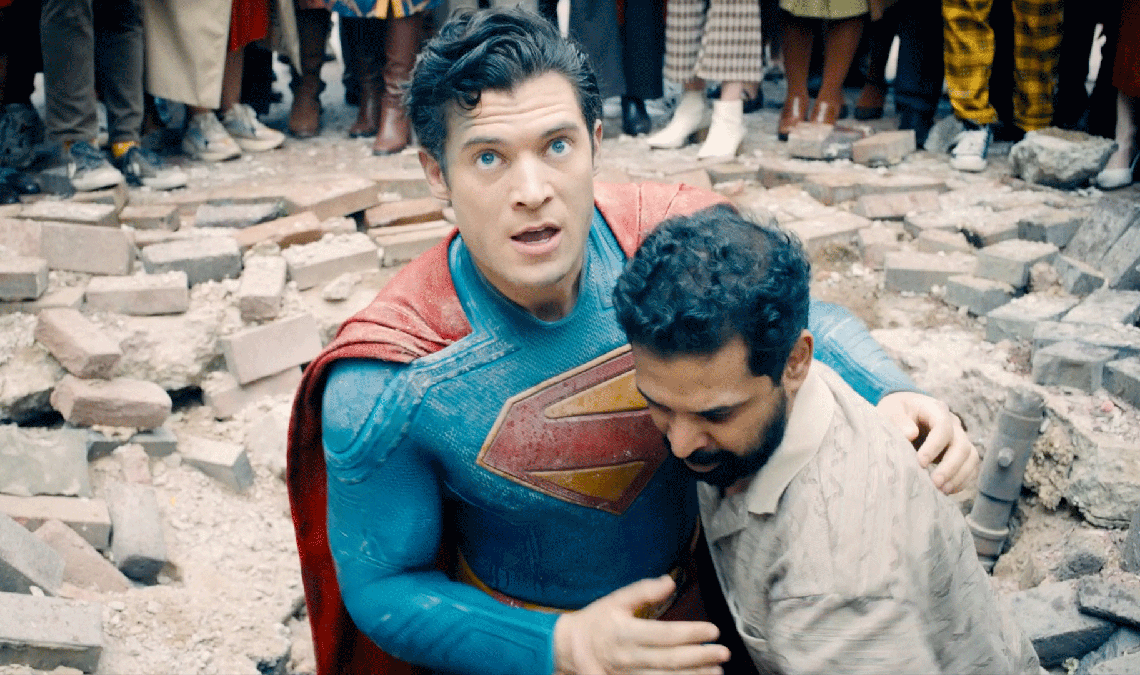 James Gunn l'a joué en changeant l'histoire de l'origine de Superman, mais ... ça marche?