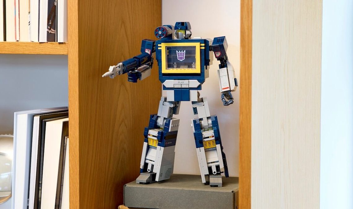 Lego continue de parier sur les transformateurs. Cette fois a touché Soundwave