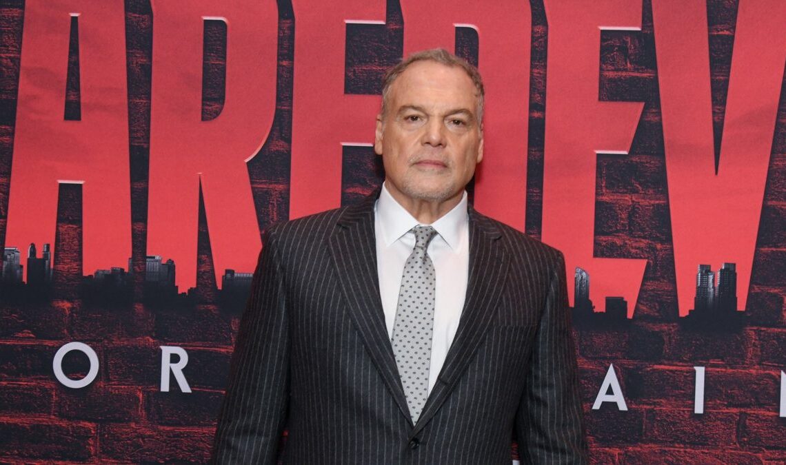 Vincent D'Onofrio répond à un fan qui affirme que Kingpin a de nouveau été "nerfe", et sa réponse est aussi grande et énergique