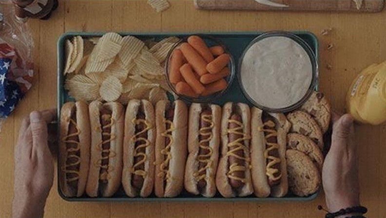 Ce moment viral d'armes Hot Puppy a une signification sincère et subtile pour le réalisateur