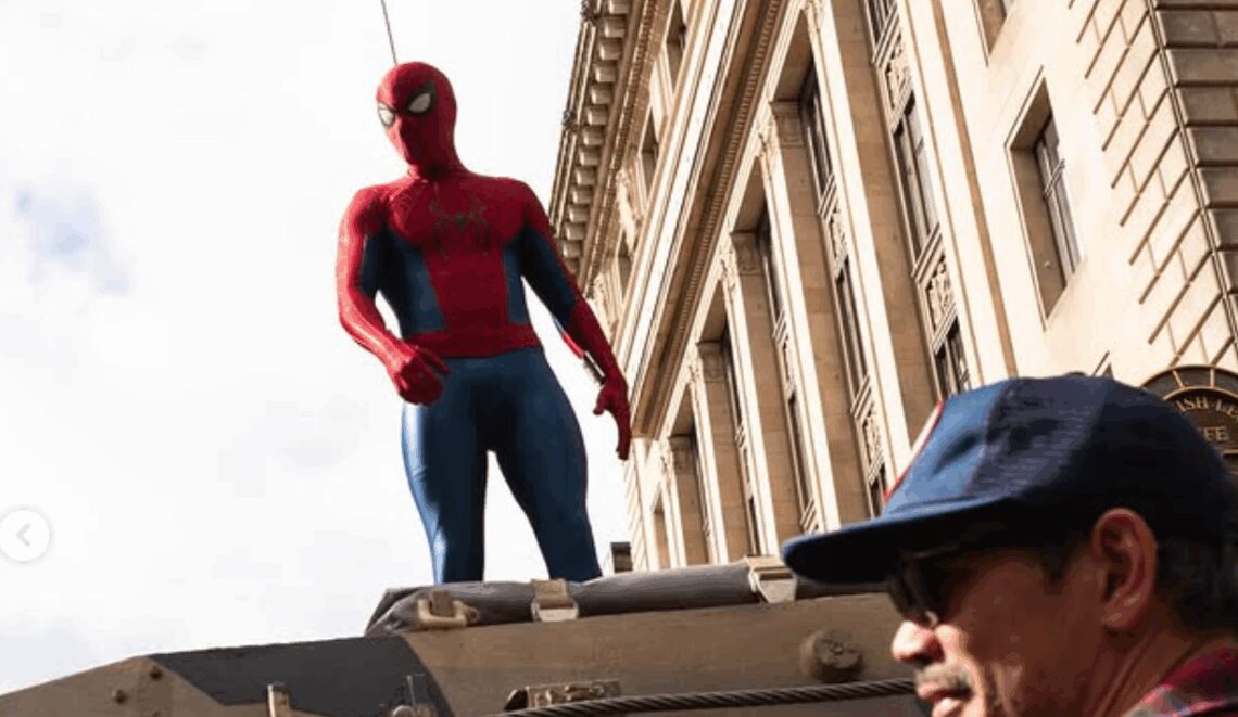 Nous n'avons aucune idée de ce que Spider-Man fait à un réservoir, mais il est sûr d'être important
