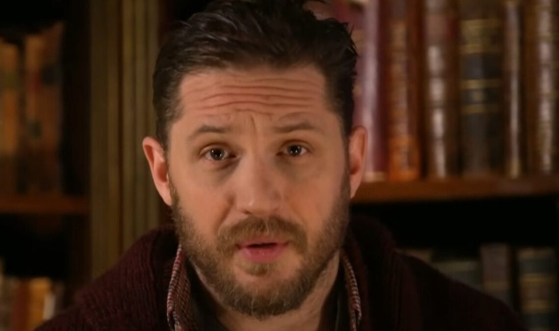 J'ai traversé avec elle par hasard, mais Tom Hardy joue dans une série qui est la meilleure que j'ai vue depuis longtemps