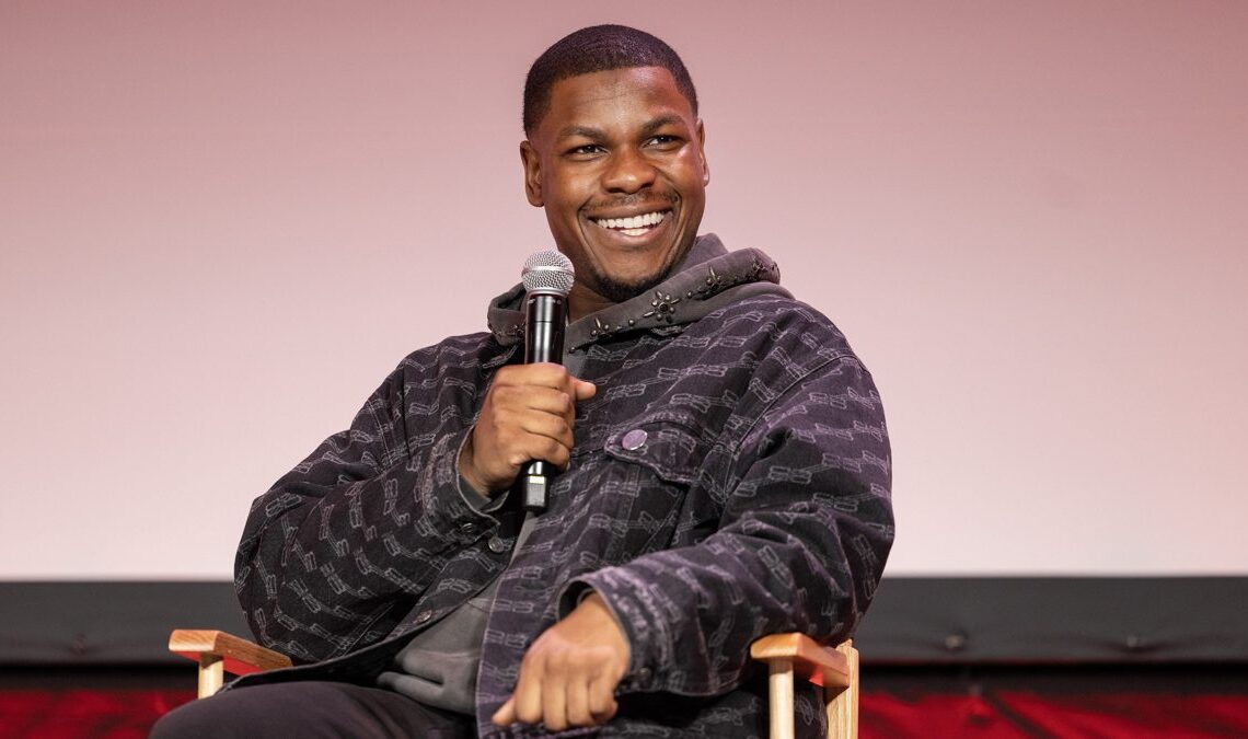 "Luke Skywalker ne disparaîtrait pas sous un rocher." John Boyega aurait changé beaucoup de choses s'il commandait les séquelles de Star Wars