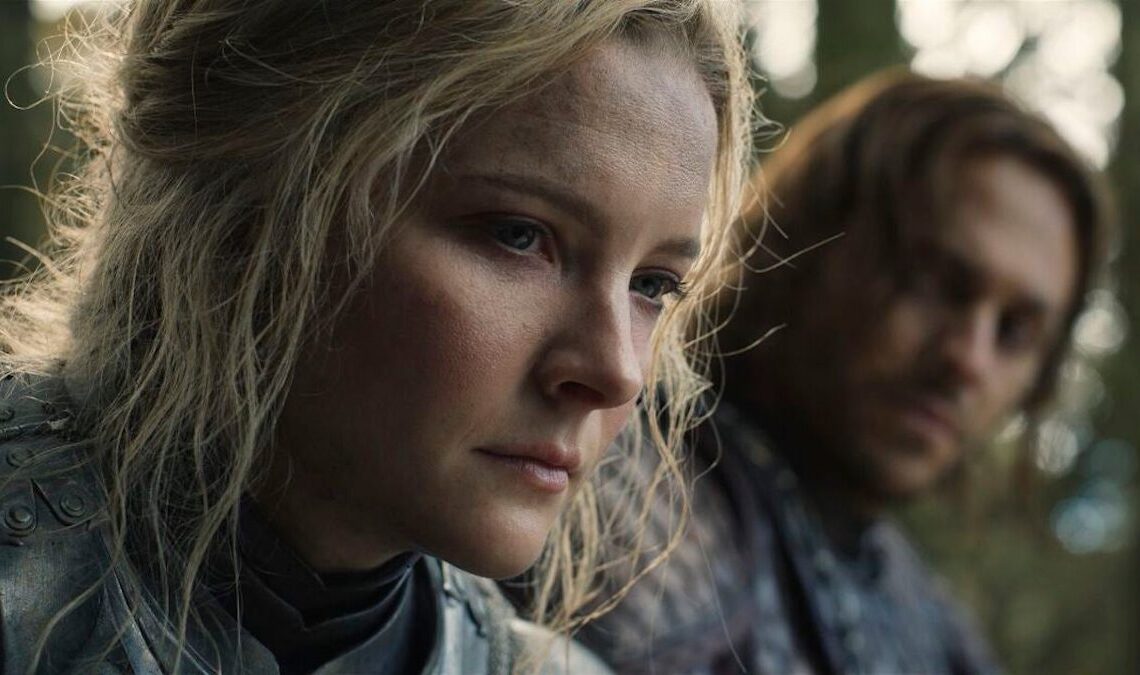 Un premier coup d'œil au set de la troisième saison des anneaux de puissance, qui ramène une arme emblématique