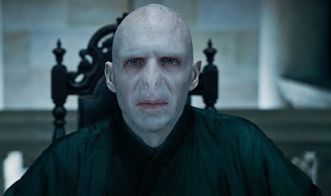 La théorie la plus douteuse d'Harry Potter pourrait expliquer pourquoi Voldemort ressemble à un fœtus dans certains films