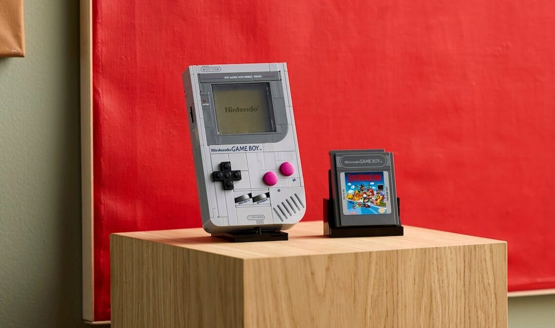 Nous nous faufilons dans les morceaux du nouveau Game Boy Lego et avons parlé à son concepteur des clés de ce nouvel ensemble nostalgique